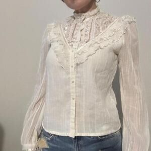 Gunne Sax White lace blouse with ruffles and buttons Sz small